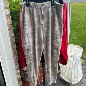 Pink VS Cargo Joggers - tan camo